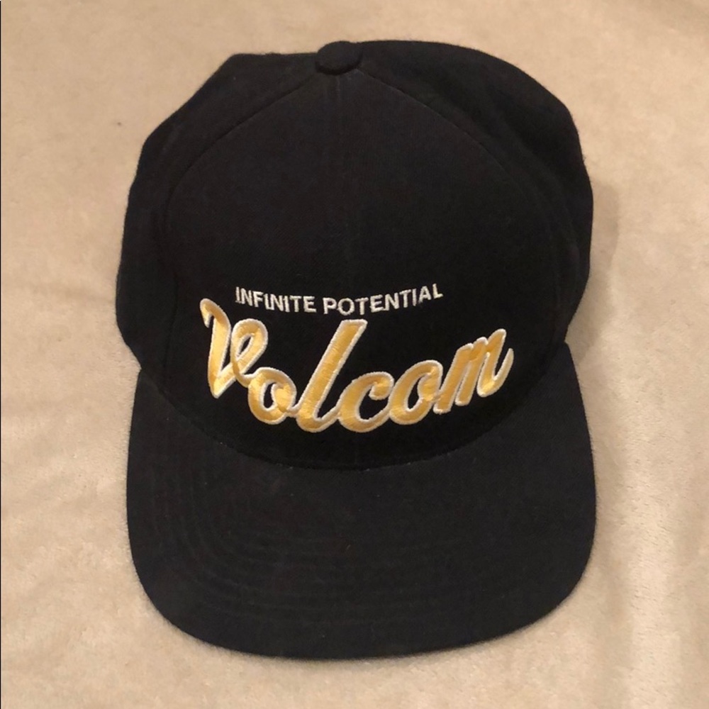 Volcom black Snap Back